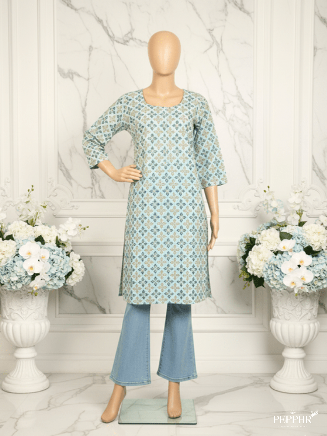grey kurti on mannequin style 1