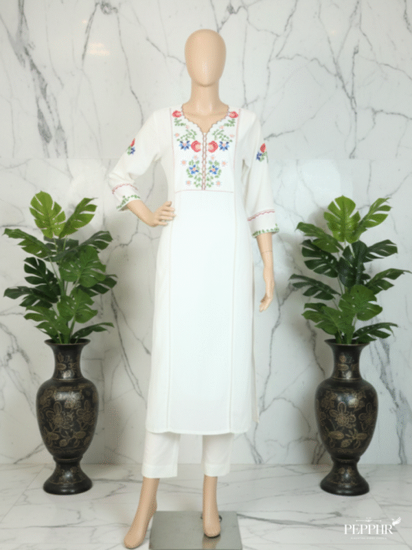 Zahra Élan Off White Aari Embroidered Khadi Cotton Kurti Pant Set